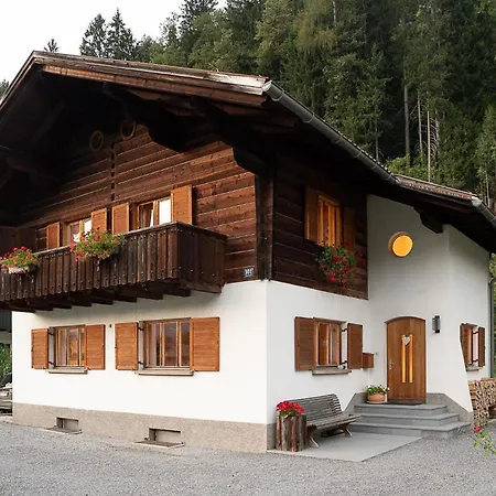 別荘 Haus Buachwald シュルンス